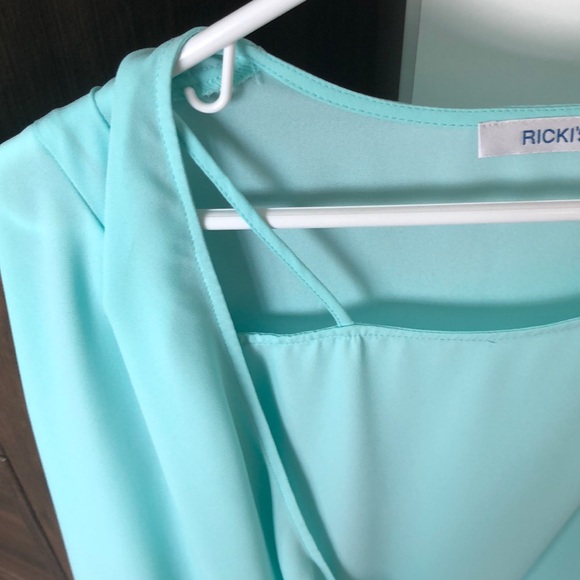 Mint green top - Picture 3 of 6